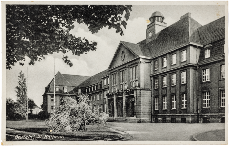 Datteln Town Hall, Karl Förster, 1912-13, postcard
Baukunstarchiv NRW collection 
