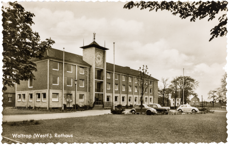 Waltrop Town Hall, Wilhelm Seidensticker, 1955-56, postcard
Baukunstarchiv NRW collection 
