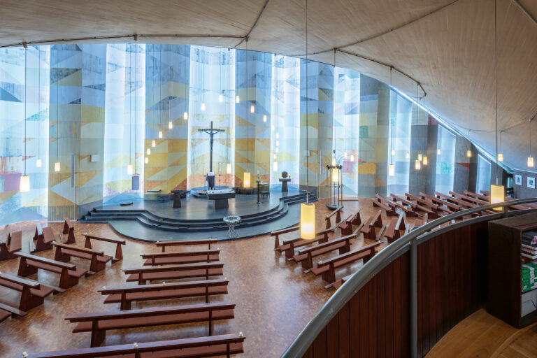 Kirche St. Suitbert, Essen-Überruhr, Josef Lehmbrock und Stefan Polónyi, Fotografien von Detlef Podehl, 2021.
